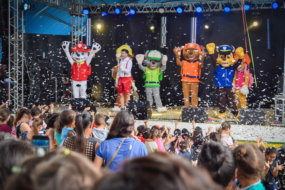 Aniversário de Calmon/SC é Celebrado com Show Infantil Mágico e Repleto de Personagens!
