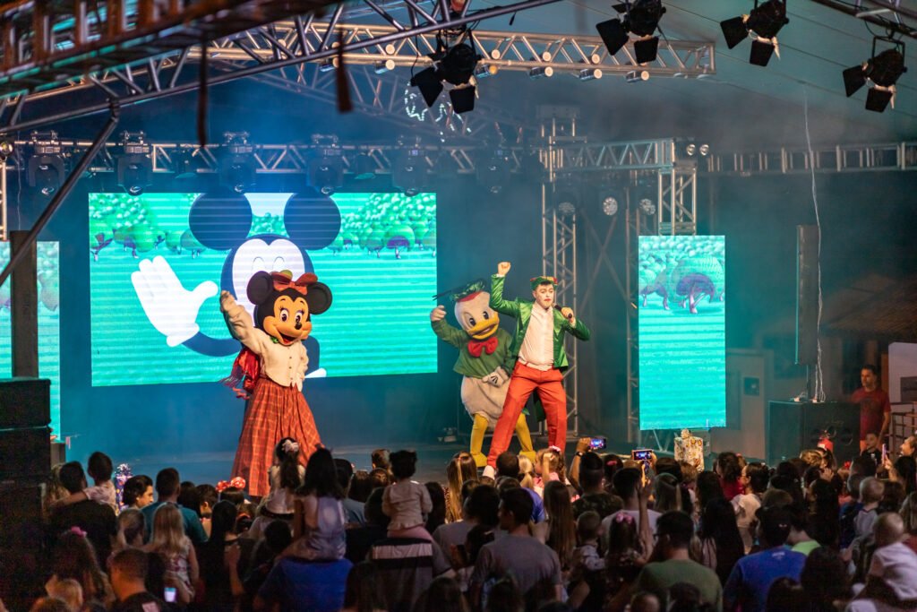 Encerramento Mágico do Natal em Luzerna/SC: Show Infantil com Personagens Encantados!