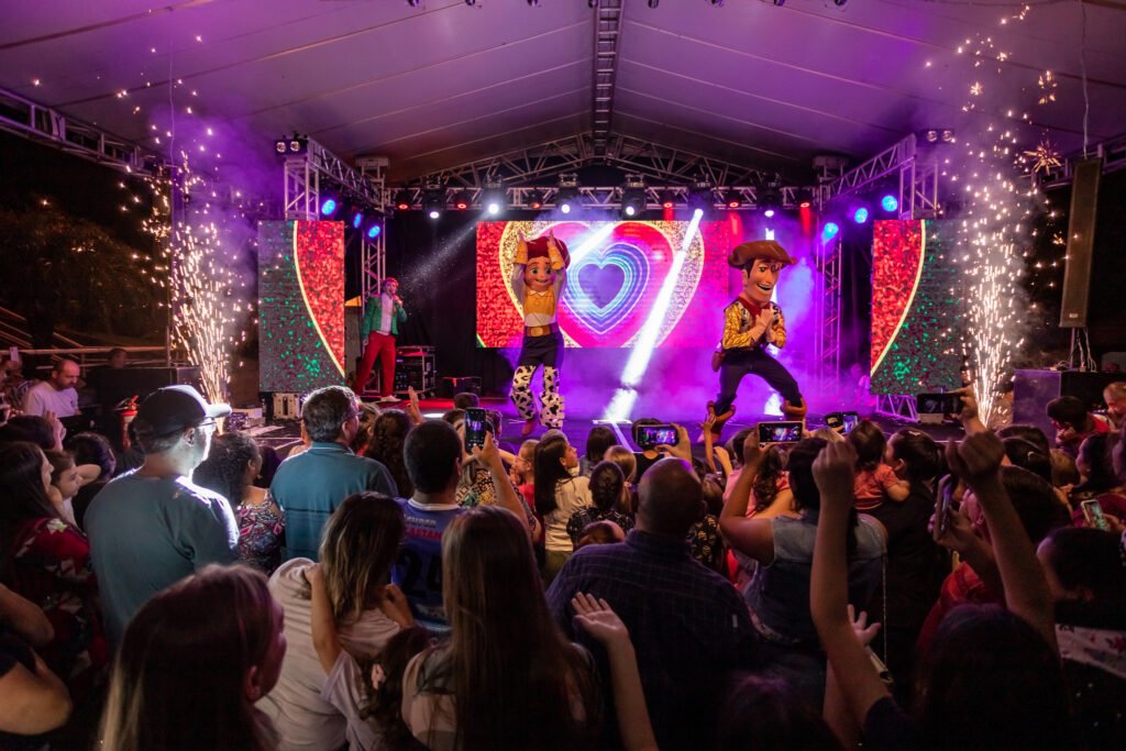 Encerramento Mágico do Natal em Luzerna/SC: Show Infantil com Personagens Encantados!