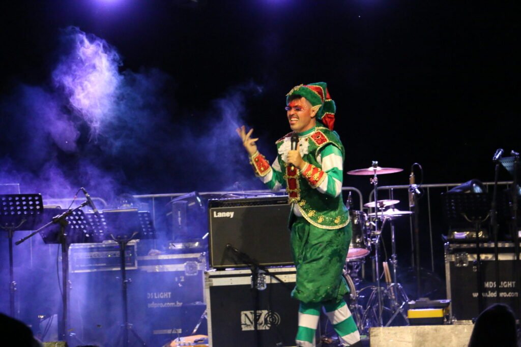 Chegada do Papai Noel e Aniversário da Cidade de Marcelino Ramos/SC: Um Show Inesquecível de Personagens e Magia!