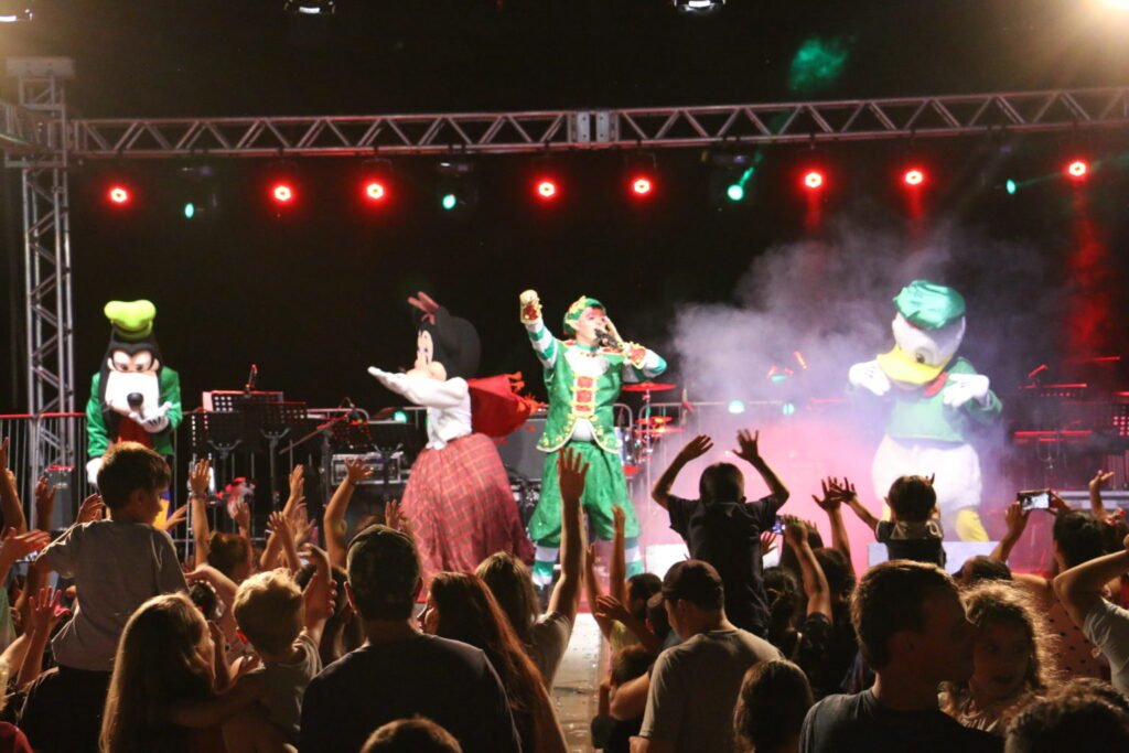 Chegada do Papai Noel e Aniversário da Cidade de Marcelino Ramos/SC: Um Show Inesquecível de Personagens e Magia!