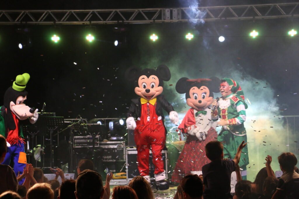 Chegada do Papai Noel e Aniversário da Cidade de Marcelino Ramos/SC: Um Show Inesquecível de Personagens e Magia!