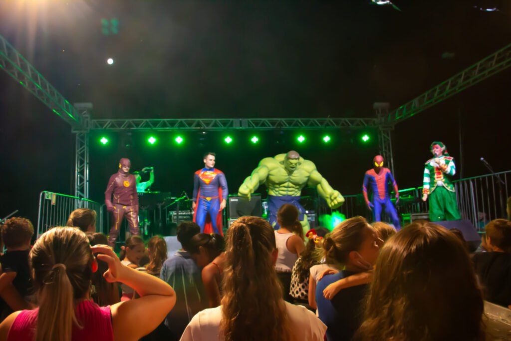 Chegada do Papai Noel e Aniversário da Cidade de Marcelino Ramos/SC: Um Show Inesquecível de Personagens e Magia!