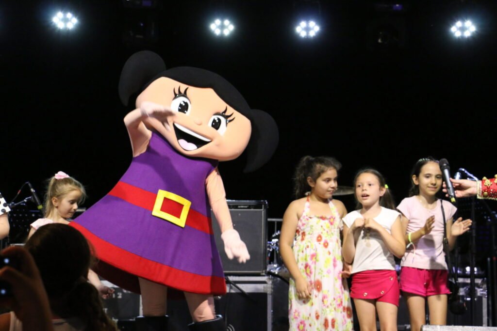 Chegada do Papai Noel e Aniversário da Cidade de Marcelino Ramos/SC: Um Show Inesquecível de Personagens e Magia!