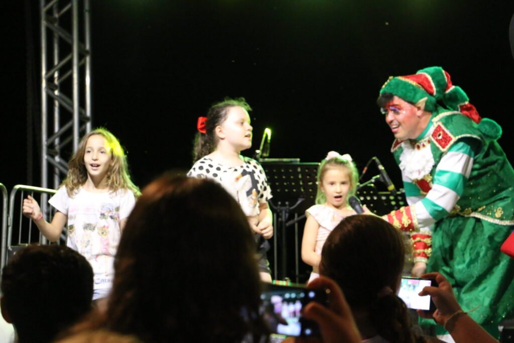 Chegada do Papai Noel e Aniversário da Cidade de Marcelino Ramos/SC: Um Show Inesquecível de Personagens e Magia!