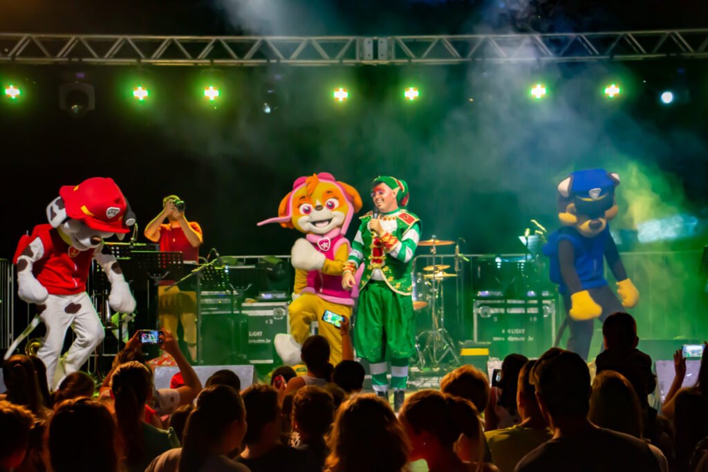 Chegada do Papai Noel e Aniversário da Cidade de Marcelino Ramos/SC: Um Show Inesquecível de Personagens e Magia!