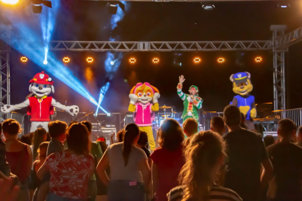 Chegada do Papai Noel e Aniversário da Cidade de Marcelino Ramos/SC: Um Show Inesquecível de Personagens e Magia!
