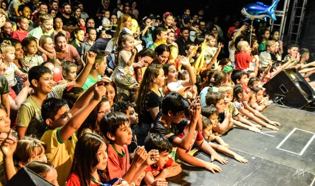 Abertura do Natal em Jaborá/SC: Um Espetáculo Mágico com Shows Infantis e Personagens Natalinos!