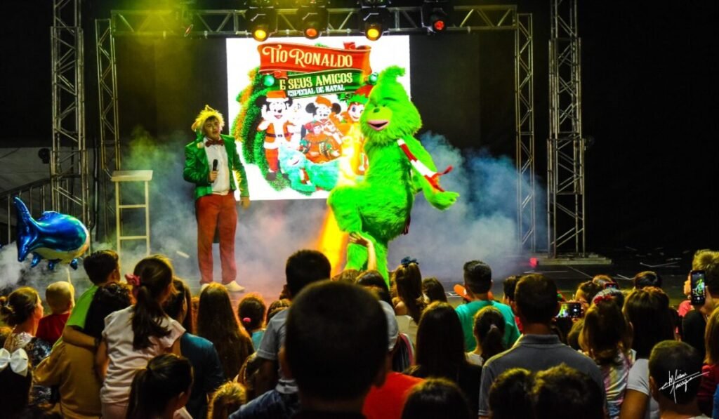 Abertura do Natal em Jaborá/SC: Um Espetáculo Mágico com Shows Infantis e Personagens Natalinos!