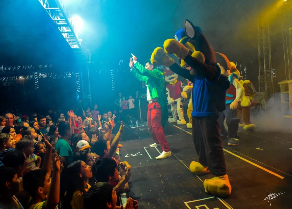 Abertura do Natal em Jaborá/SC: Um Espetáculo Mágico com Shows Infantis e Personagens Natalinos!