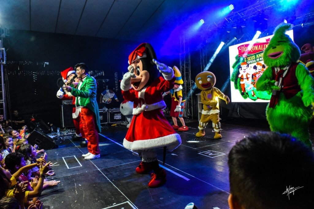 Abertura do Natal em Jaborá/SC: Um Espetáculo Mágico com Shows Infantis e Personagens Natalinos!