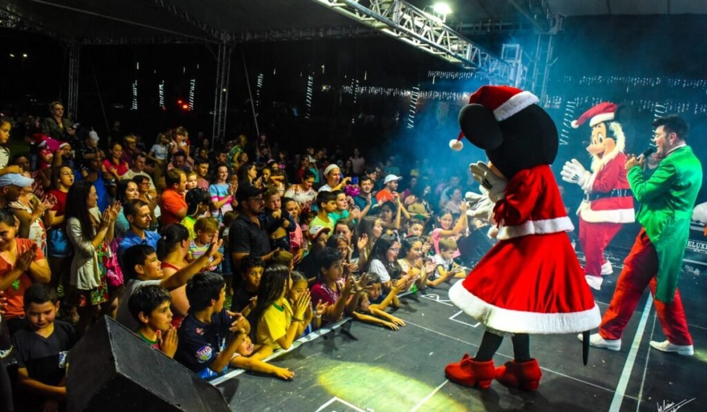 Abertura do Natal em Jaborá/SC: Um Espetáculo Mágico com Shows Infantis e Personagens Natalinos!