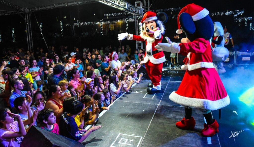 Abertura do Natal em Jaborá/SC: Um Espetáculo Mágico com Shows Infantis e Personagens Natalinos!