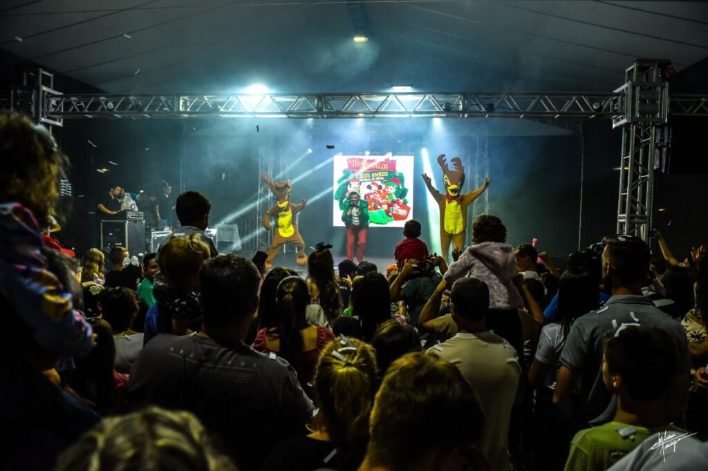 Abertura do Natal em Jaborá/SC: Um Espetáculo Mágico com Shows Infantis e Personagens Natalinos!