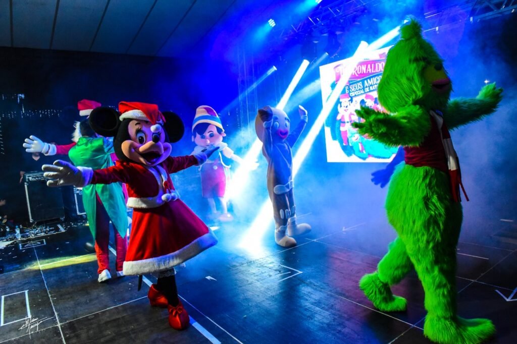 Abertura do Natal em Jaborá/SC: Um Espetáculo Mágico com Shows Infantis e Personagens Natalinos!